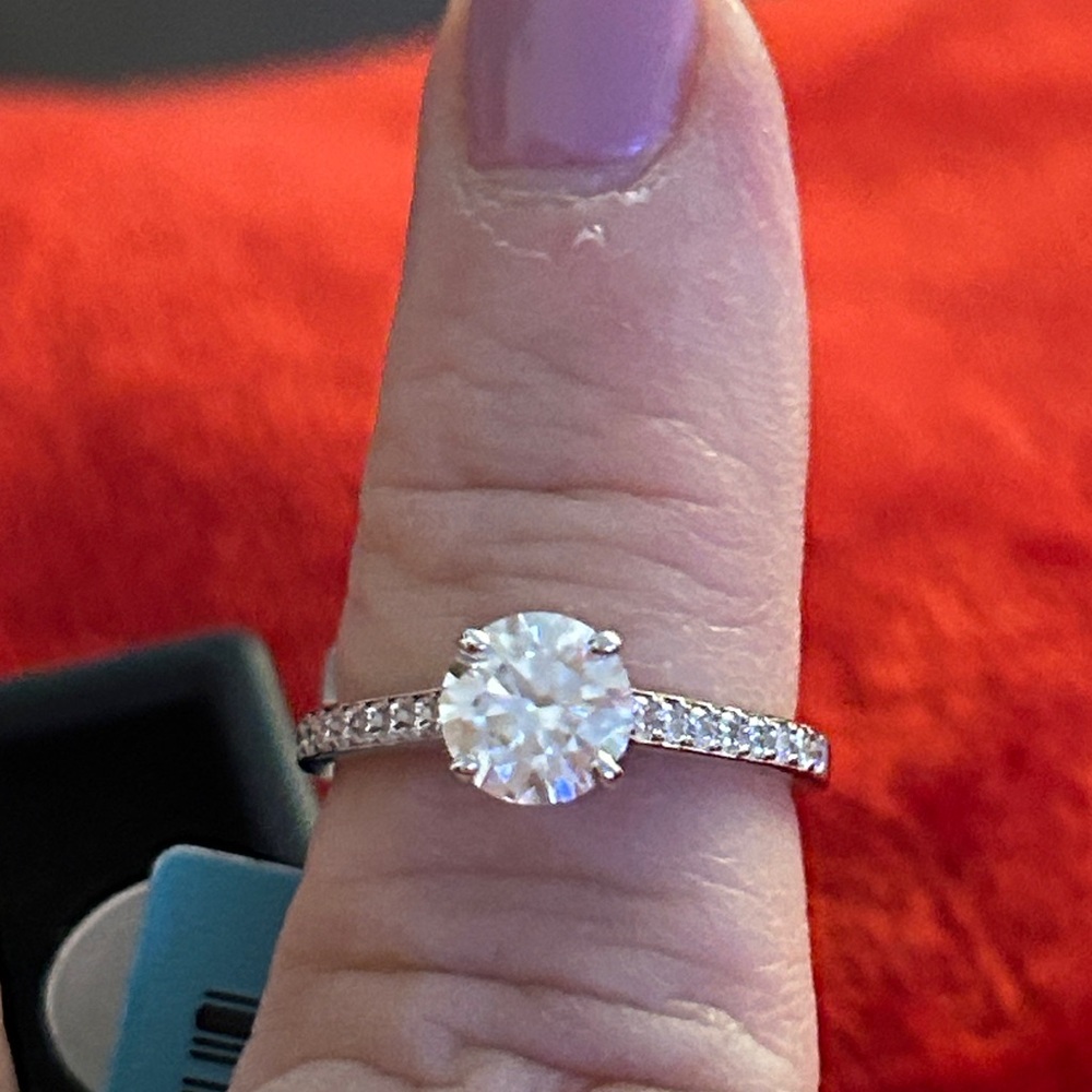 Moissanite Diamond Solitaire Engagement Ring‎ size 6 Retail $399